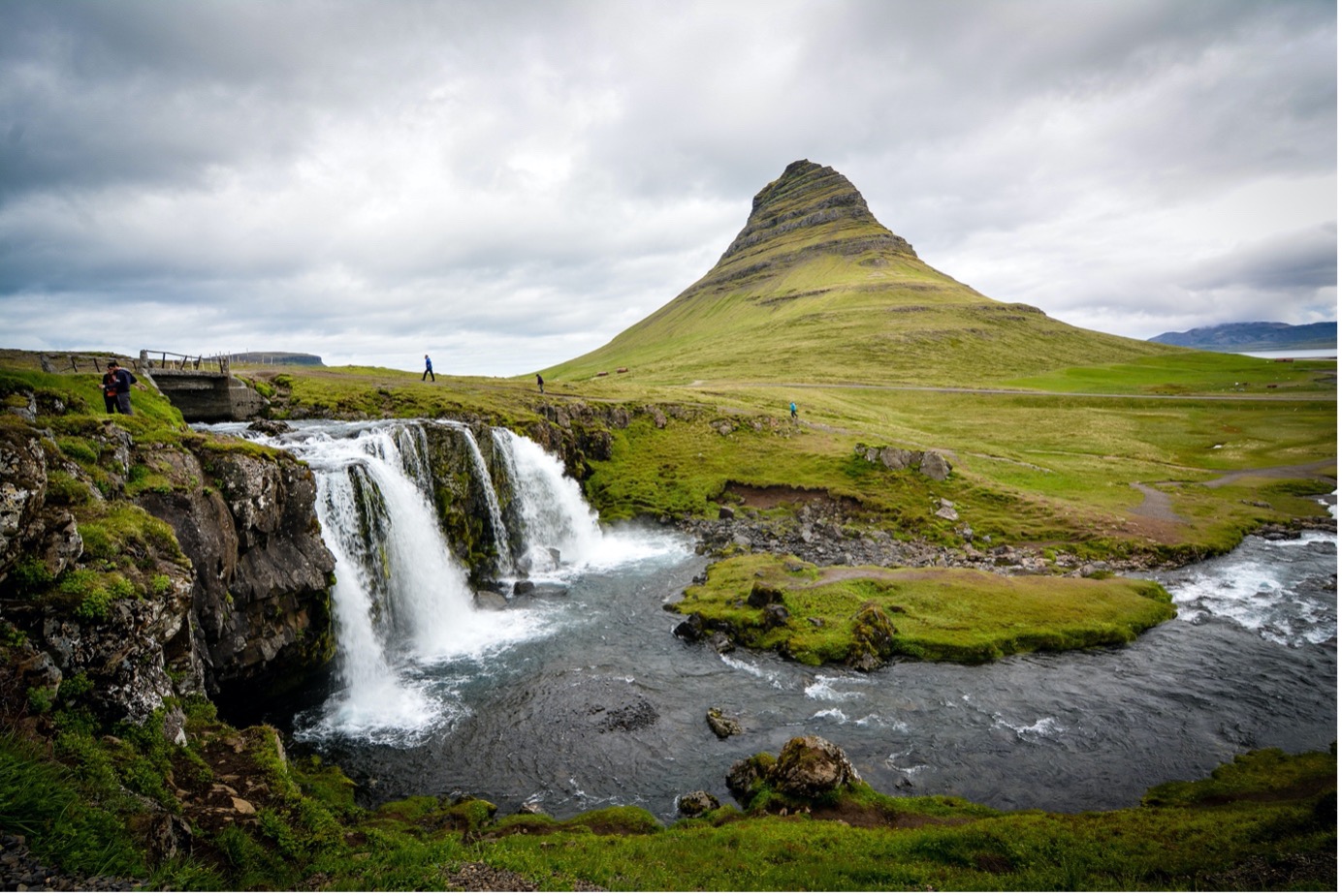 Drive around Iceland with car hire