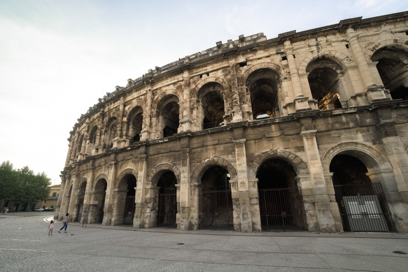 Explore Nimes