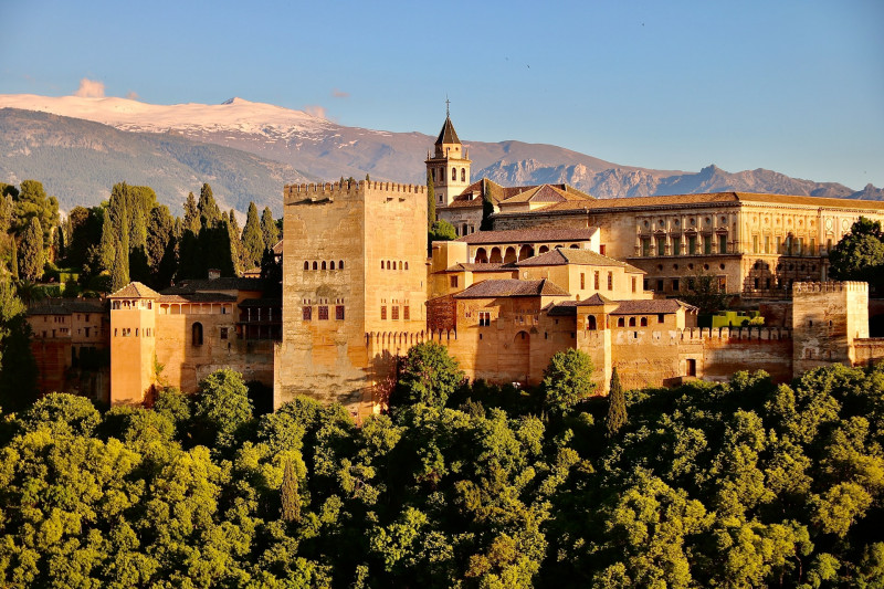 Explore Granada with hiring a car 